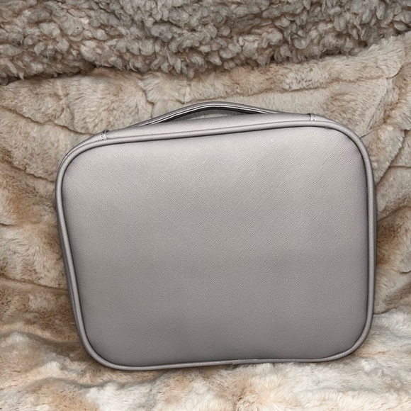 Cilantro make up travel bag in light silver/grey - Picture 8 of 12